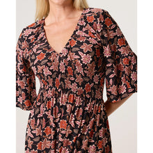 Load image into Gallery viewer, Autumnal Leaf Print V-Neck Shirred Maxi Dress (closeup)