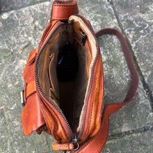 Load image into Gallery viewer, Men's Tan Medium Leather Bag (open)
