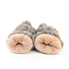 Load image into Gallery viewer, Arctic Leopard Faux Fur Mittens (lining)