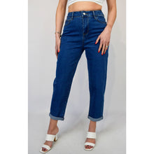 Load image into Gallery viewer, Classic Blue Wash Mom Fit Jeans
