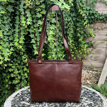Load image into Gallery viewer, Gianni Conti Italian Leather Double Compartment Shoulder Bag (brown)