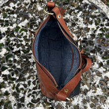 Load image into Gallery viewer, Gianni Conti Italian Leather Everyday Crossbody Bag (open)