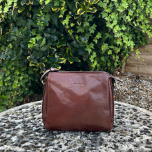 Load image into Gallery viewer, Gianni Conti Italian Leather Organiser Crossbody Bag