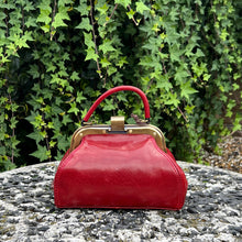 Load image into Gallery viewer, Gianni Conti Italian Leather Vintage Frame Grab Bag – Red (back)