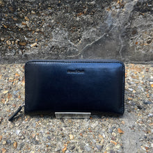 Load image into Gallery viewer, Gianni Conti Italian Leather Zip Around Purse (black)
