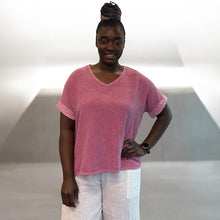 Load image into Gallery viewer, Made in Italy Textured Cotton Linen V-Neck Top (model)