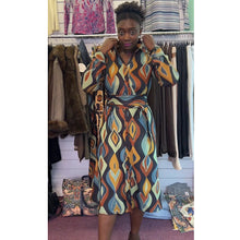 Load image into Gallery viewer, Retro Wave Print Button Front Midi Dress