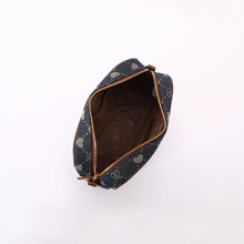Load image into Gallery viewer, Teddy Heart Print Camera Crossbody Bag (open)