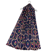 Load image into Gallery viewer, Traditional Tulip Print Wool Scarf