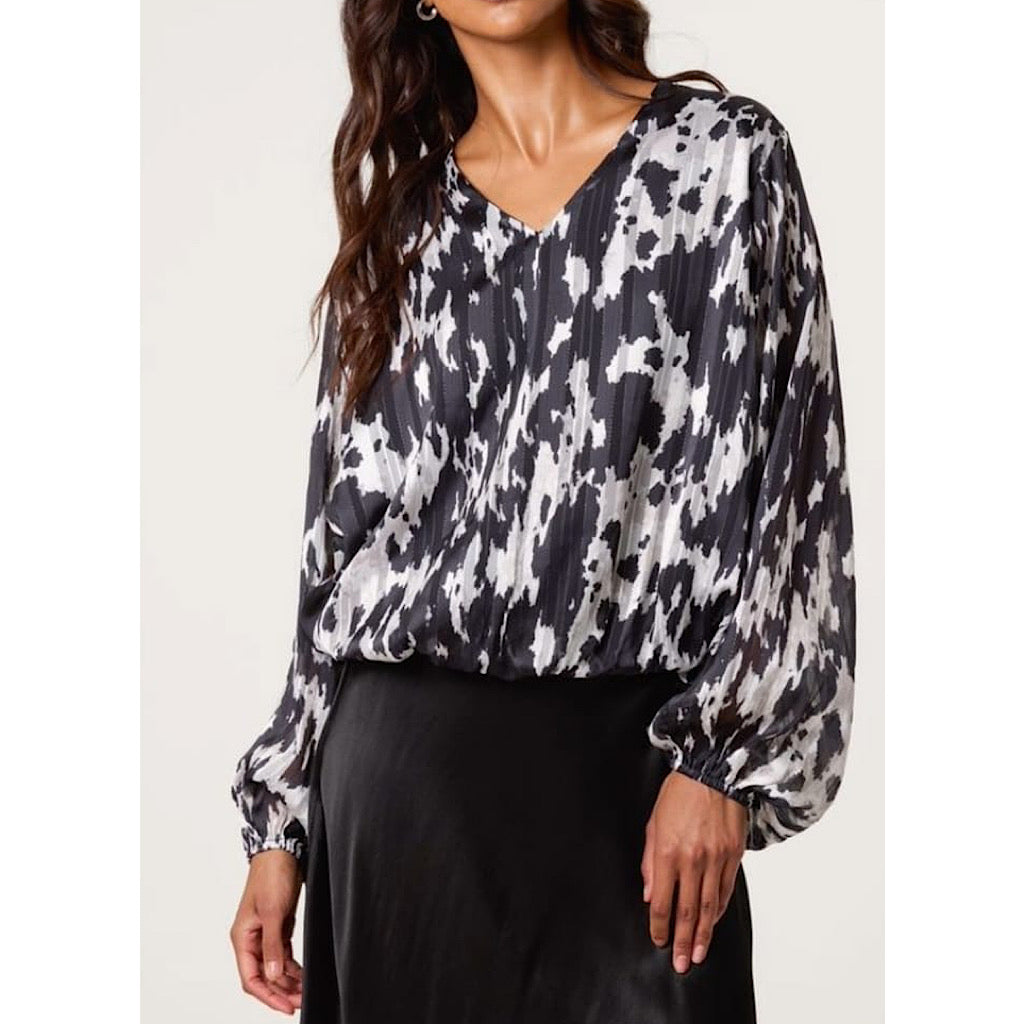Black Pattern V-Neck Bubble Hem Blouse