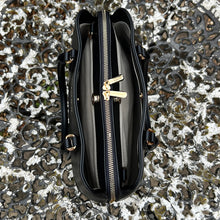 Load image into Gallery viewer, Black Structured Stylish Handbag (mag dot)
