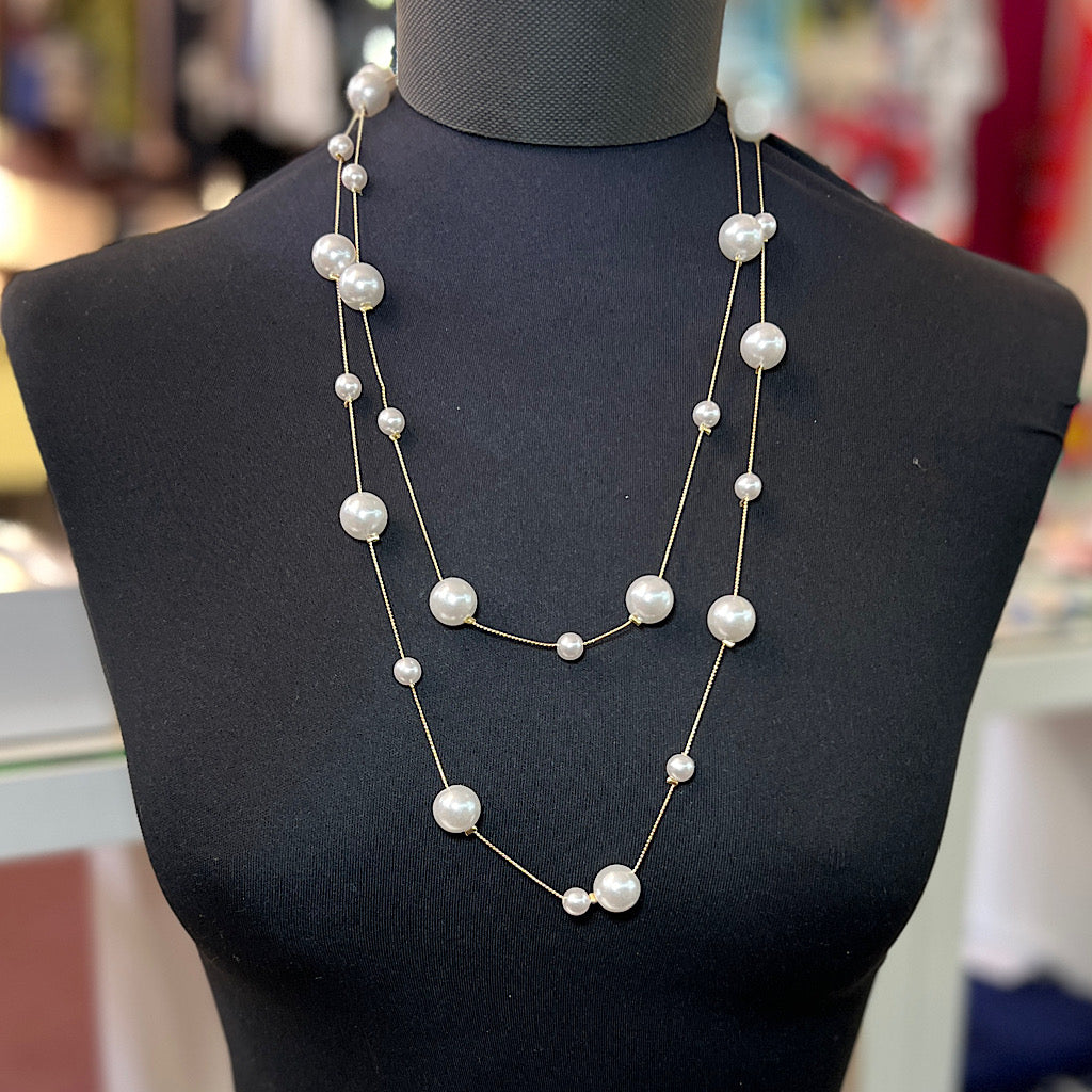 Costume pearl necklace deals