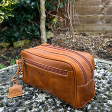 Load image into Gallery viewer, Men&#39;s Cognac Double Zip Leather Wash Bag (side)
