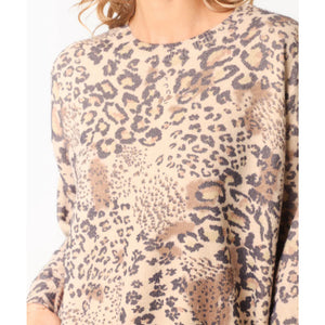 Mixed Leopard Print Lightweight Jumper (close up)