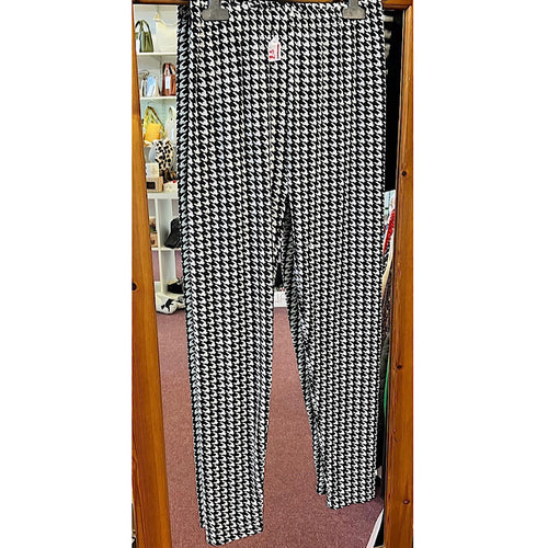 Soft & Comfortable Black & White Dogtooth Print Leggings