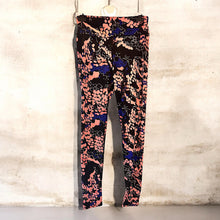 Load image into Gallery viewer, Floral Print Leggings (coral)
