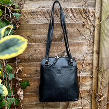 Load image into Gallery viewer, Francesca 2-in-1 Italian Leather Shoulder Bag &amp; Backpack (black)
