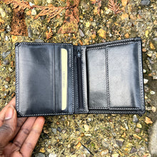 Load image into Gallery viewer, Gents Black Leather Tri-Fold Wallet By Oak (zip)
