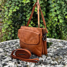 Load image into Gallery viewer, Gianni Conti Italian Leather Flap Front Shoulder &amp; Crossbody Bag (tan)
