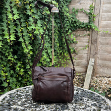 Load image into Gallery viewer, Gianni Conti Italian Leather Multi-Compartment Crossbody Bag (brown)
