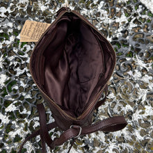 Load image into Gallery viewer, Gianni Conti Italian Leather Multi-Pocket Crossbody Bag (open)
