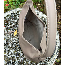 Load image into Gallery viewer, Hobo Style Shoulder Bag with A Gold Toggle Clasp Detail (warm taupe open)
