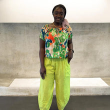 Load image into Gallery viewer, Italian Linen Balloon Leg Trousers with Pockets (on model)
