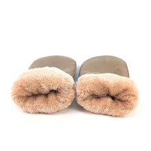 Load image into Gallery viewer, Latte Cosy Button-Detail Faux Suede Mittens (lining)

