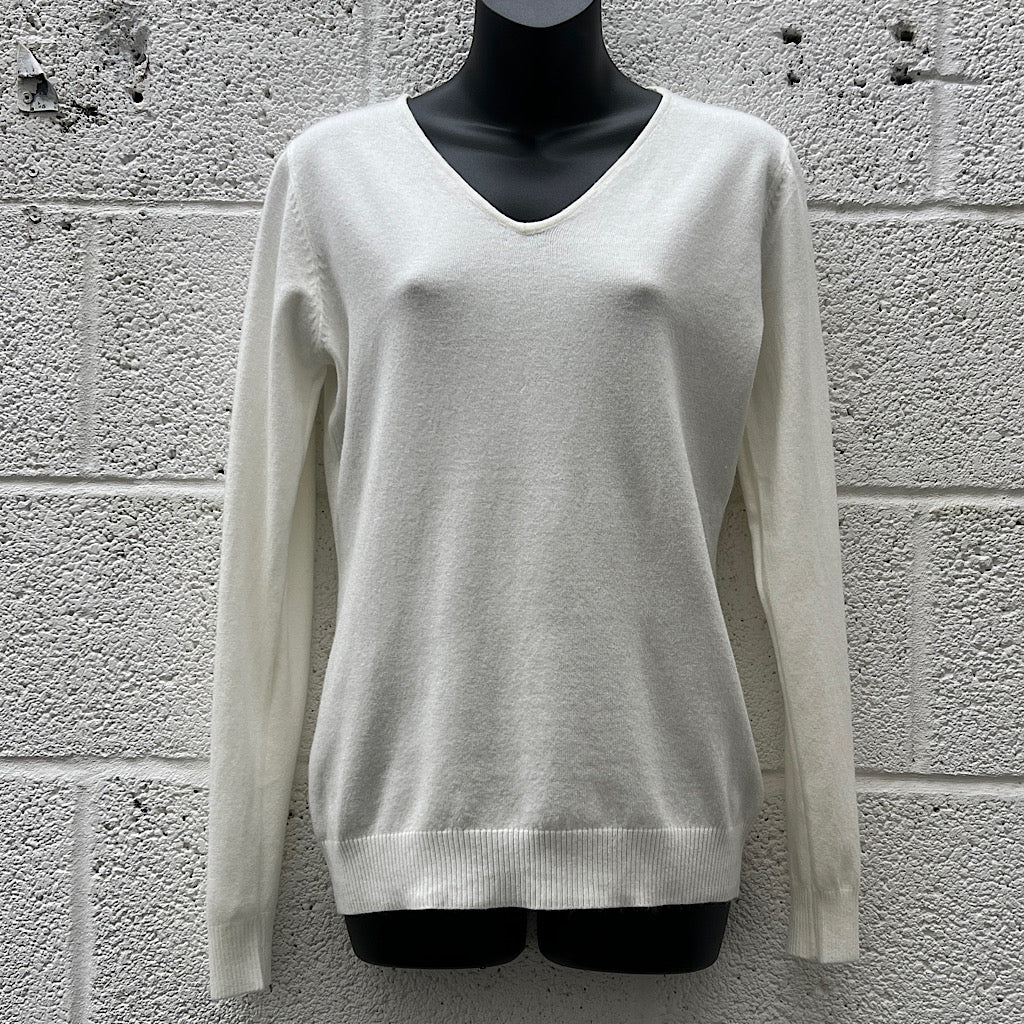 Plain Ivory V-Neck 'Damod' Lightweight Knitted Top