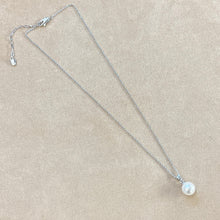 Load image into Gallery viewer, Single Mother of Pearl Short Necklace | Silver
