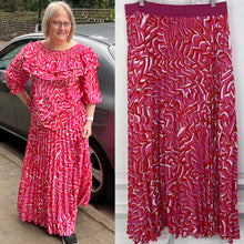 Load image into Gallery viewer, Pink Retro Print Pleated Skirt
